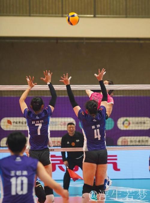 排超联赛揭幕战上演五局激战